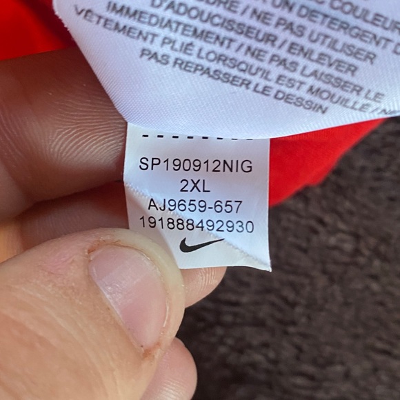 The Nike Tee Dri-Fit Red Swoosh Logo - Picture 7 of 7